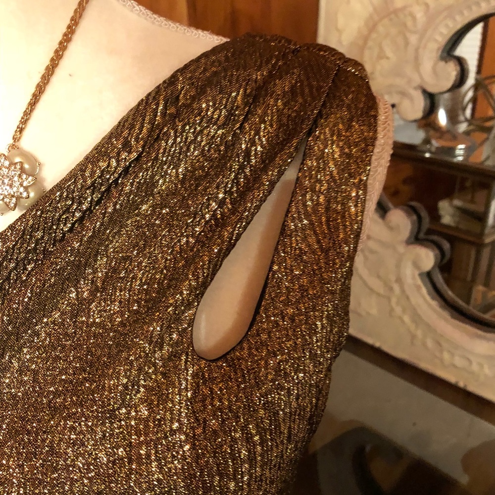 Top - Picture 2 of 5